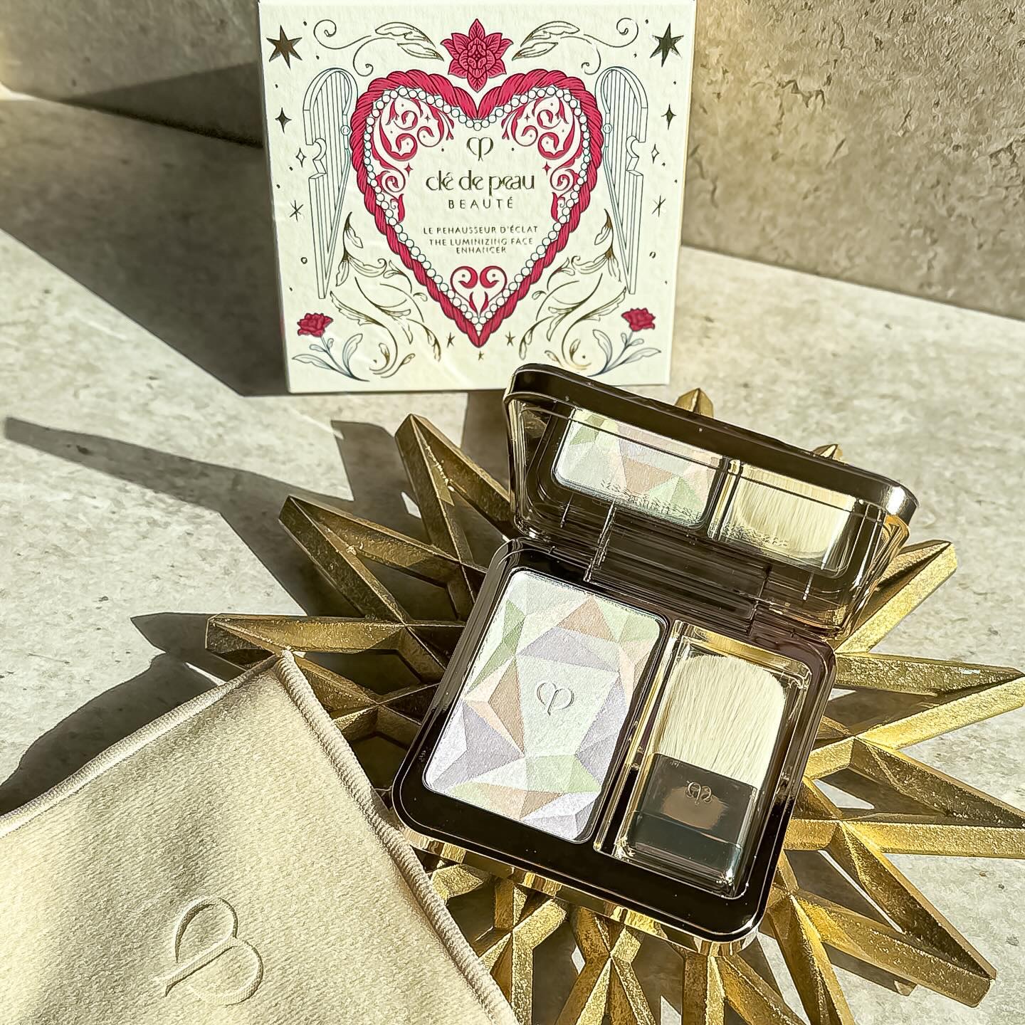 ル・レオスールデクラ  17（UNLOCK THE HEART限定デザイン）/クレ・ド・ポー ボーテ/パウダーハイライトを使ったクチコミ（2枚目）