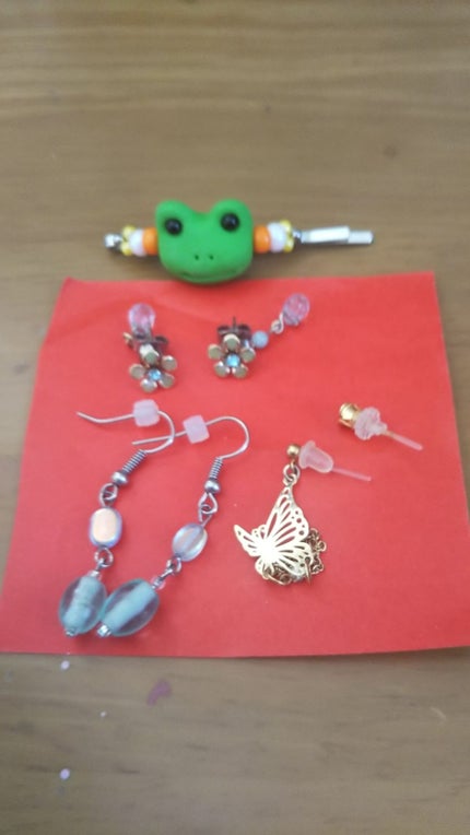 misaki on LIPS 「今回は、エクステとピアス、あぶらとり紙などを紹介します✨👍まず..」(4枚目)