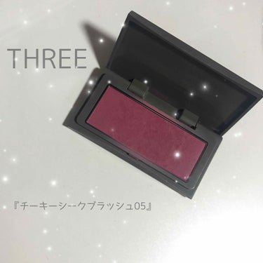 『THREE チーキーシークブラッシュ05』

大人っぽい色味！！
可愛い！と店頭で購入しました。
THREEのお姉さんの制服可愛いですよね〜

THEピンクという色味は老け顔のため似合わないので(笑)