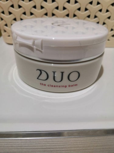 こんにちは、悠木ですʘ‿ʘ

これも前に購入したものですが…💦

★DUO　ザ　クレンジングバーム

私、クレンジングでバームタイプって初めて使いました！
付属のスプーンでバームをすくって掌に乗せて使う