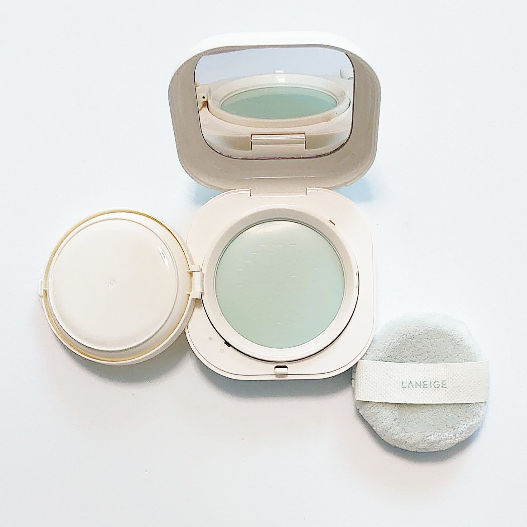 ネオ エッセンシャル フィニッシュパウダー/LANEIGE/ルースパウダーを使ったクチコミ（2枚目）