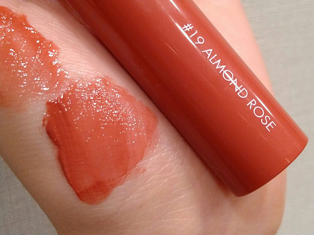 ジューシーラスティングティント/rom&nd/リップティントを使ったクチコミ（2枚目）