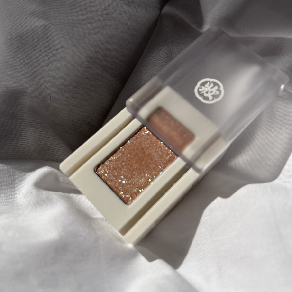 麻雀アイシャドウ 八萬【パーワン】オーロラグリーン/和粧/単色アイシャドウを使ったクチコミ（1枚目）