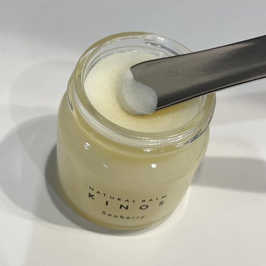 KINOS NATURAL BALM シーベリーのクチコミ「、
KINOS
ナチュラルマルチバーム

＼天然由来成分99.0%／
髪に、肌に、全身に使える.....」（2枚目）