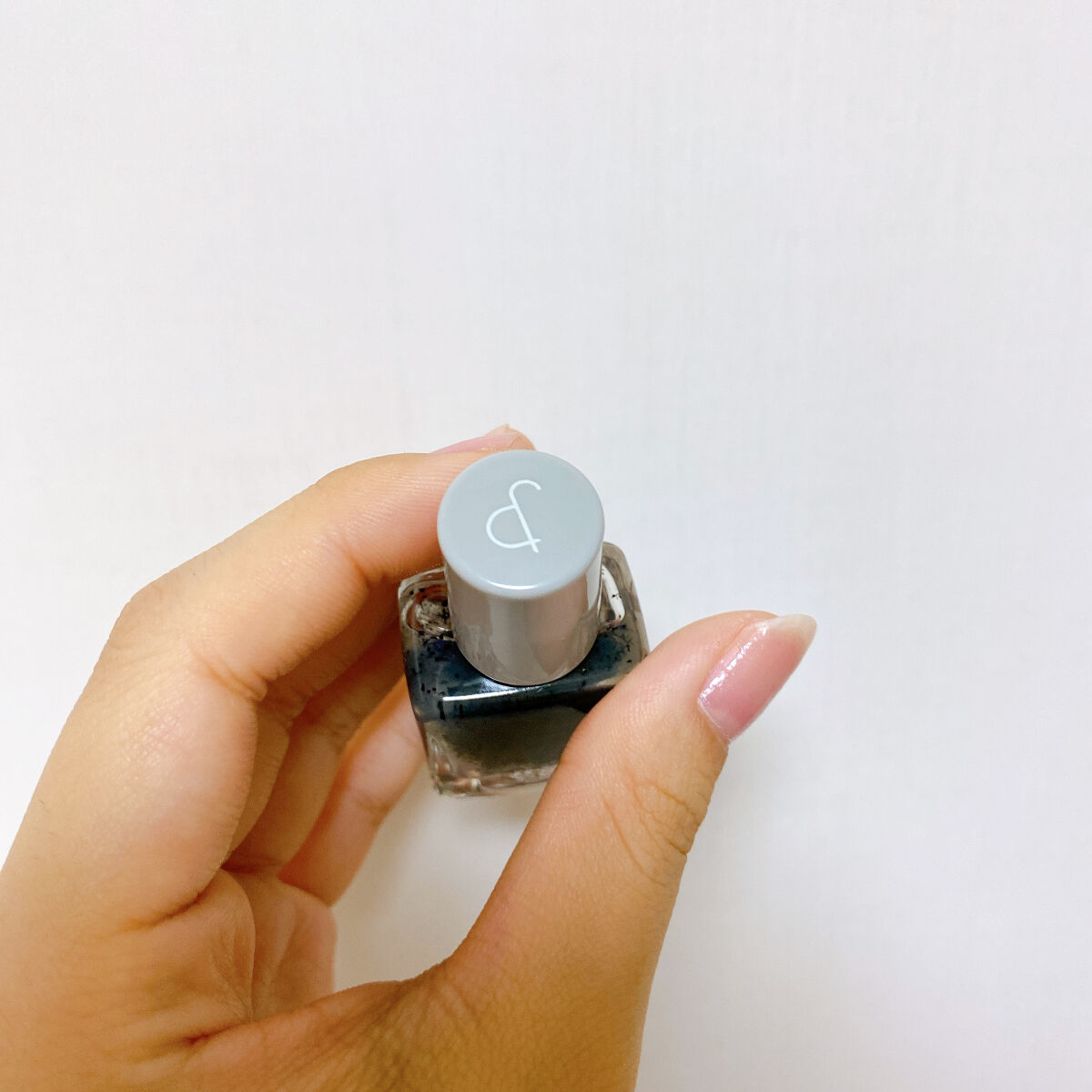 ムードペブルネイル 00 CRUNKY BLACK（クランキーブラック）/rom&nd/マニキュアを使ったクチコミ（2枚目）