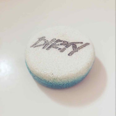 手触りサラサラ！ほのかに韓国の女の子の香りがするシャンプー𓂃◌𓈒𓐍

@LUSH DIRTY シャンプーバー ￥1182

初めての固形のシャンプーでした₍ ᐢ. ̫ .ᐢ ₎

しっかりと濡らした髪に