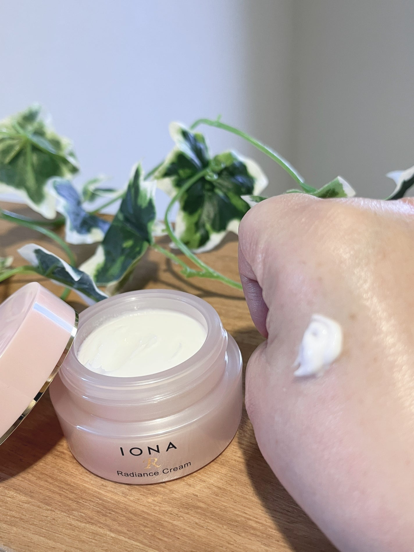 イオナR ラディアンス クリーム/イオナR (イオナアール)/フェイスクリームを使ったクチコミ(3枚目)