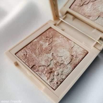 BOBBI BROWN ミニハイライティングパウダーのクチコミ「今さら21年の秋コスメレビューでスミマセン。
自分の記録用に📝
ウラ ジョンソンとのコラボコ.....」(3枚目)