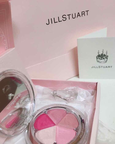 ✨JILLSTUART ブルーム ミックスブラッシュ コンパクト✨



みなさんこんばんは！今回は親友からの誕生日プレゼントでJILLSTUARTのチークを貰ったので、紹介していきます！




この