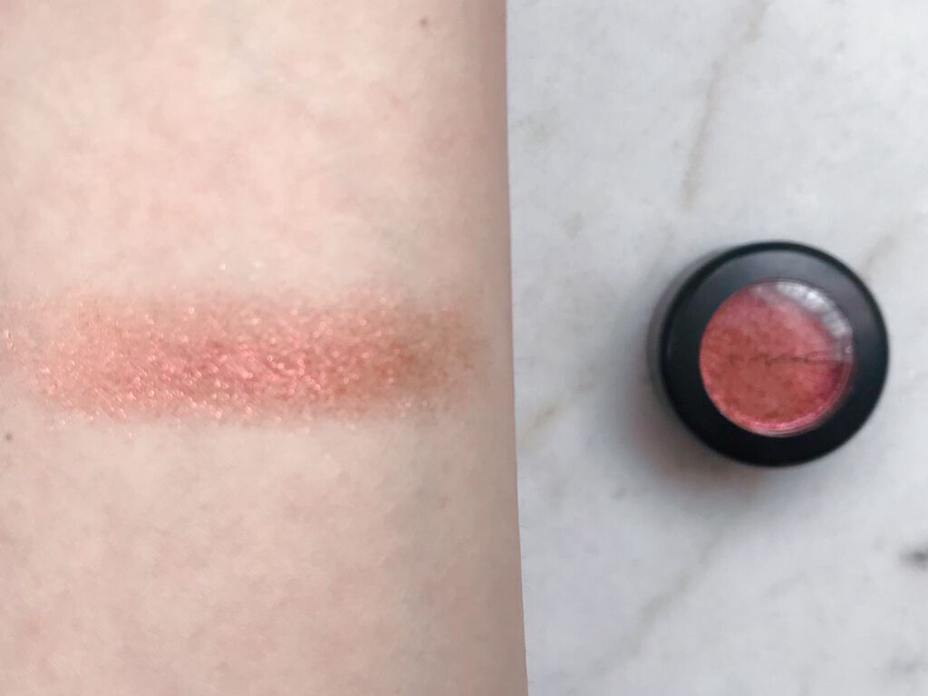 ダズルシャドウ/M・A・C/単色アイシャドウを使ったクチコミ（2枚目）