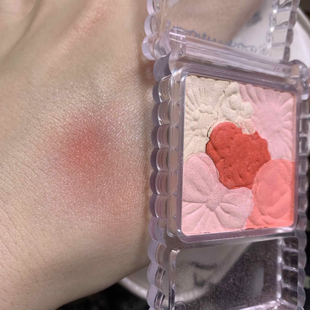 ●CANMAKE
●グロウフルールチークス06
●¥800(税抜)

知る人ぞ知れたキャンメイクの
鬼才！天才！秀才（？）チーク

このチークをチークだけじゃなく
最近はアイシャドウとして使ってて
真ん中のカラーをグラデーションで
上瞼と、