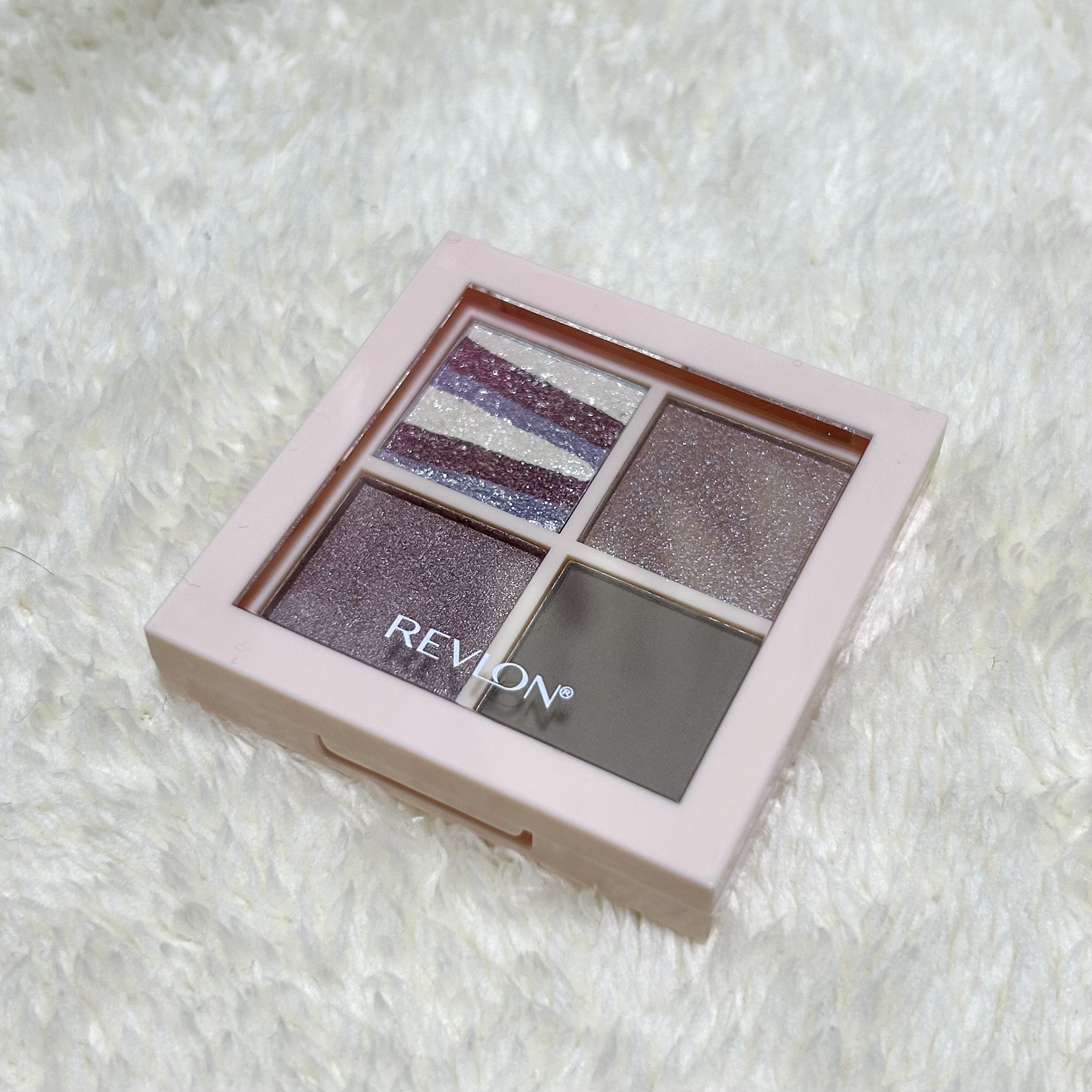 レブロン ダズル アイシャドウ クアッド 005 ダスティ モーヴ/REVLON/アイシャドウパレットを使ったクチコミ（1枚目）