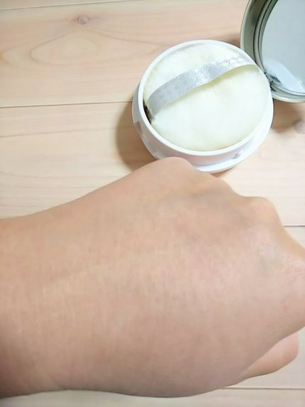 フェイスパウダー ハイカバー N 白肌オークル/クリアラスト/プレストパウダーを使ったクチコミ(3枚目)