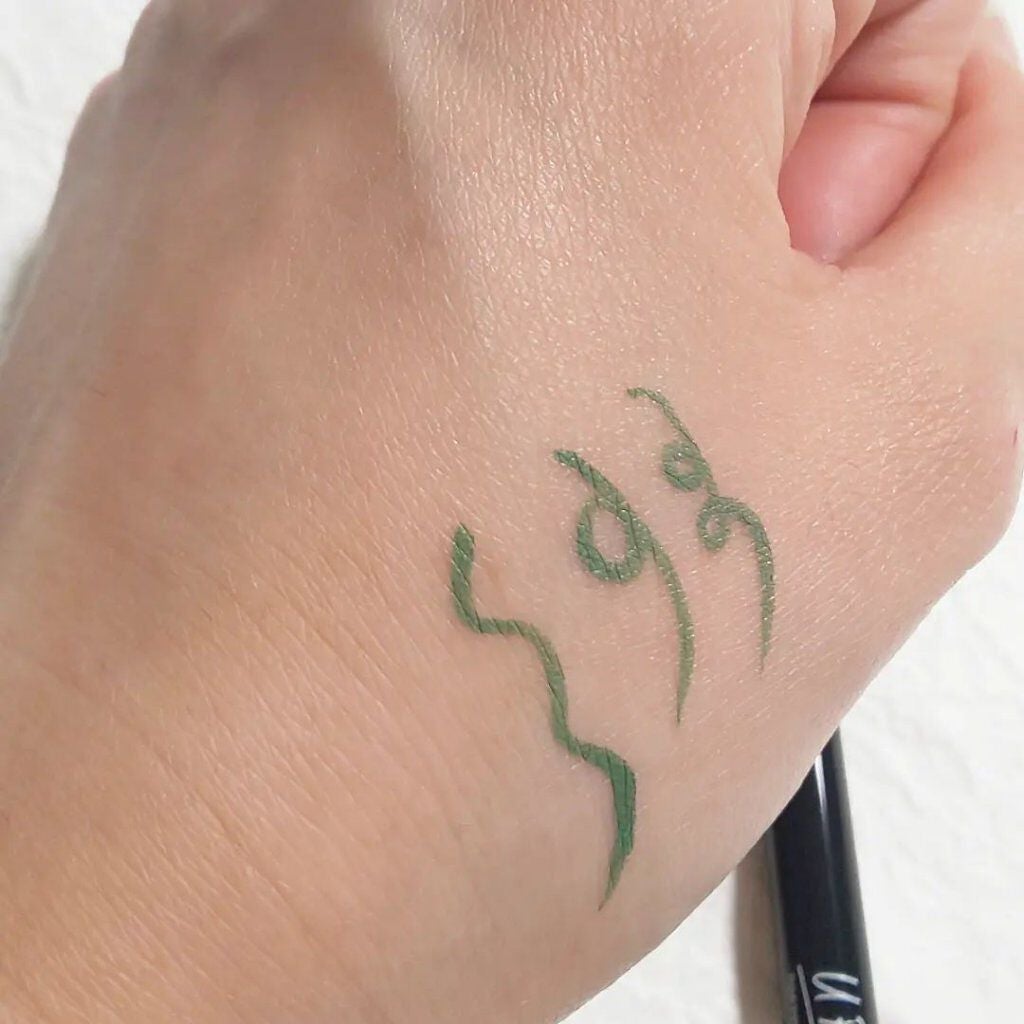 きつね on LIPS 「URGLAMリキッドアイライナーTOKYOGIRLSCOLLE..」(3枚目)