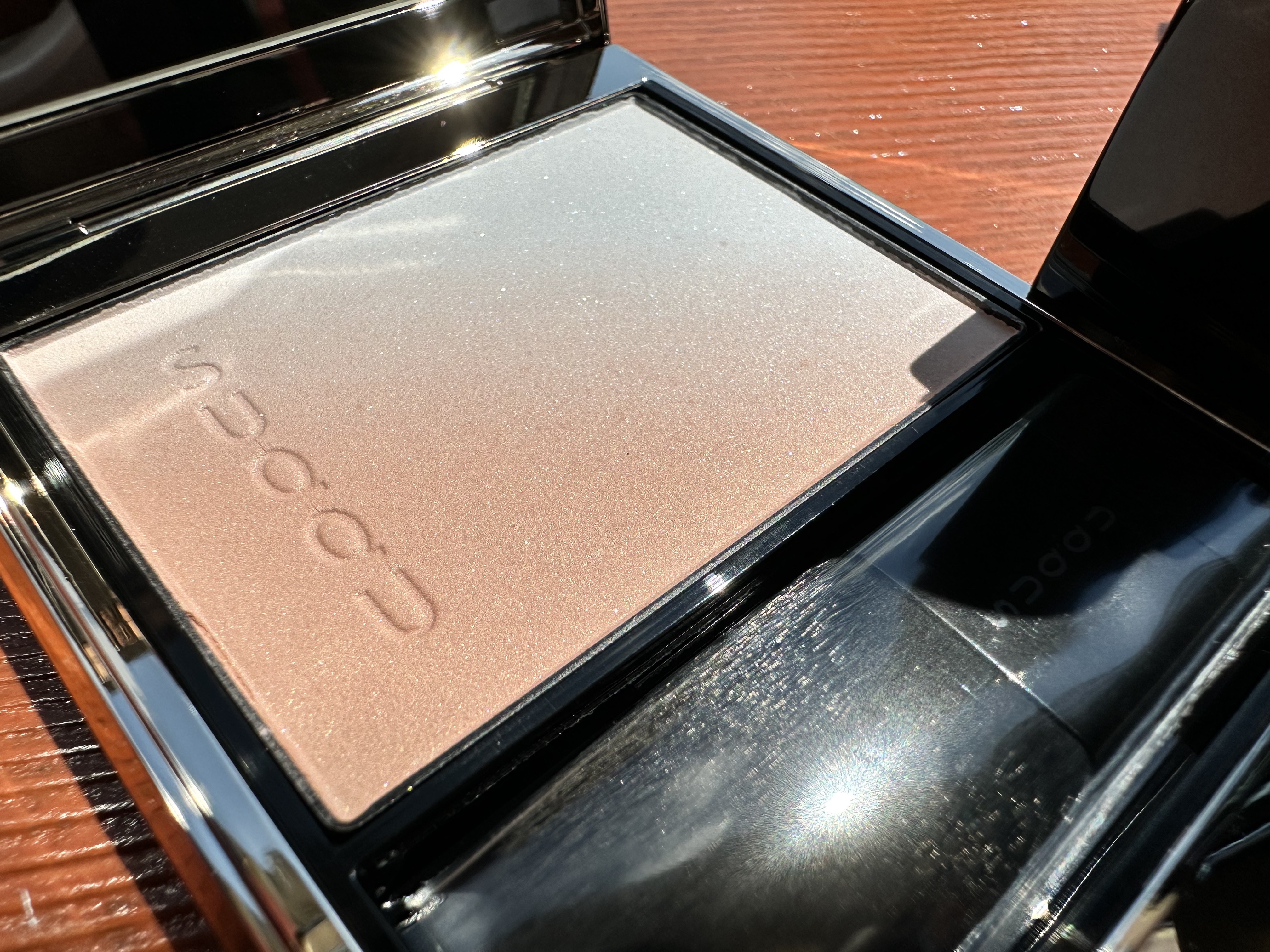 ブラーリング カラー ブラッシュ 101 羽風 -UFUU[限定色] (ペールベージュ × エアリーブルー)/SUQQU/パウダーチークを使ったクチコミ（1枚目）