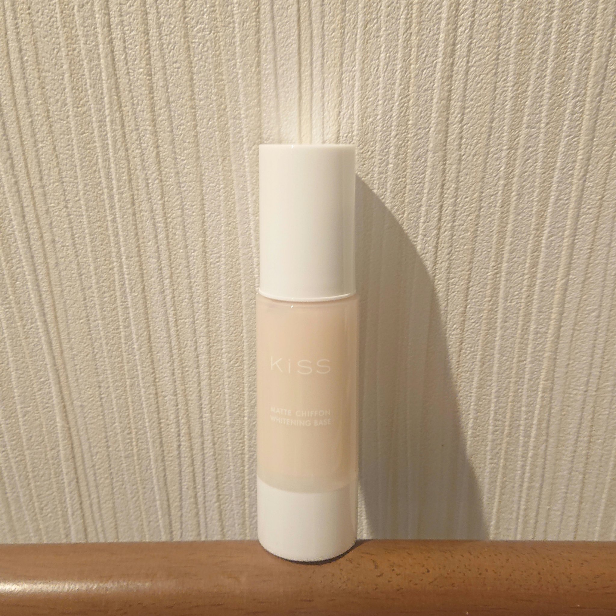 【使った商品】KiSSマットシフォン UVホワイトニングベースN
【脂性肌よりの混合肌(敏感肌)】
【崩れにくさ】◎
【カバー力】◎
【ツヤorマット】マット
【良いところ】かなり崩れにくい 崩れても皮脂がでるくらい 皮脂が出てもテカリに見