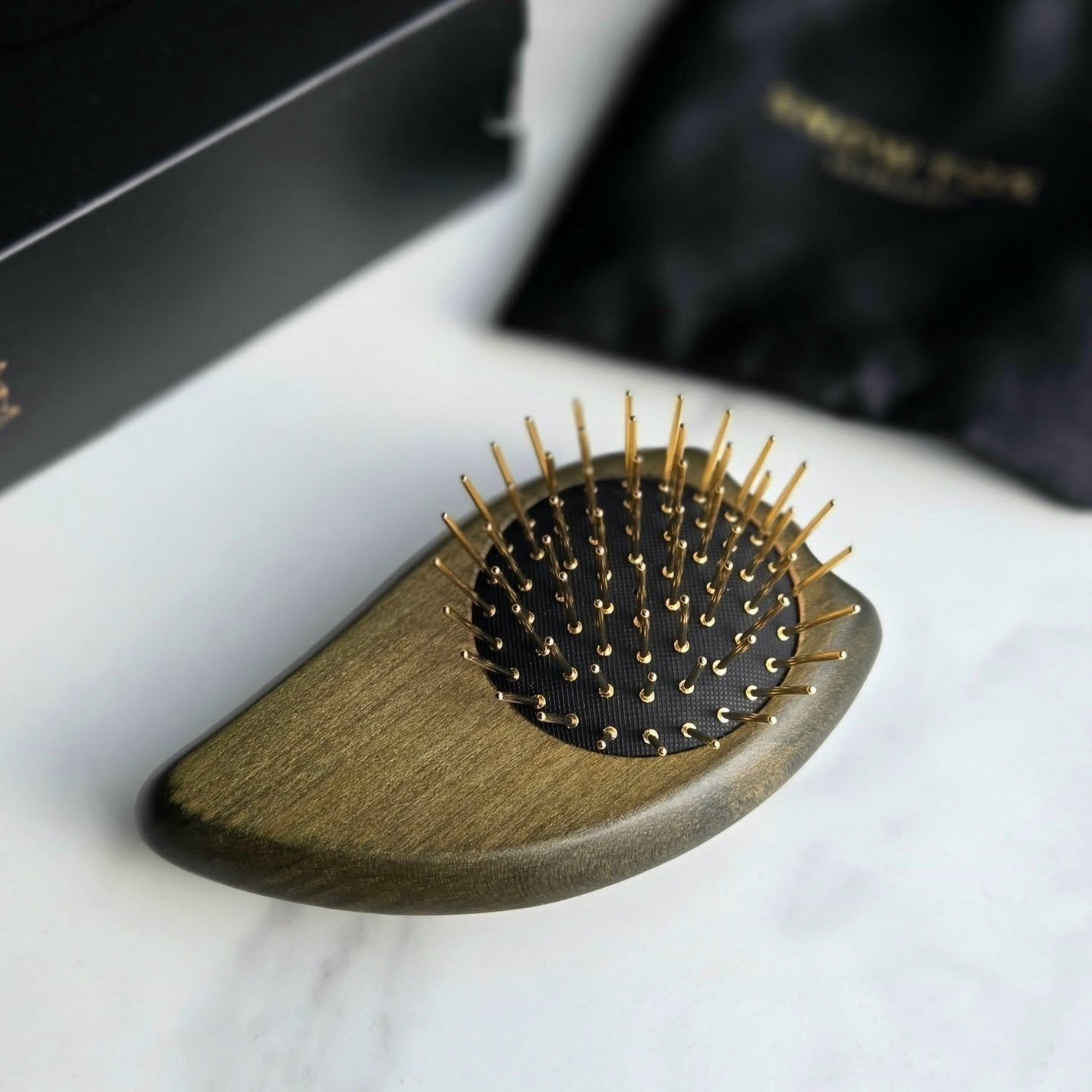 プレミアム FOX カッサ ゴースト ヘアブラシ ブラック/SNOW FOX SKINCARE/ヘアブラシを使ったクチコミ(3枚目)