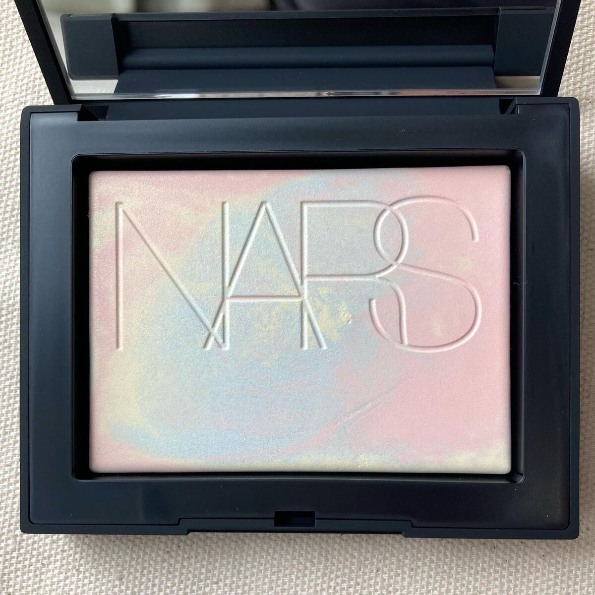 ライトリフレクティング プリズマティックパウダー/NARS/プレストパウダーを使ったクチコミ（2枚目）