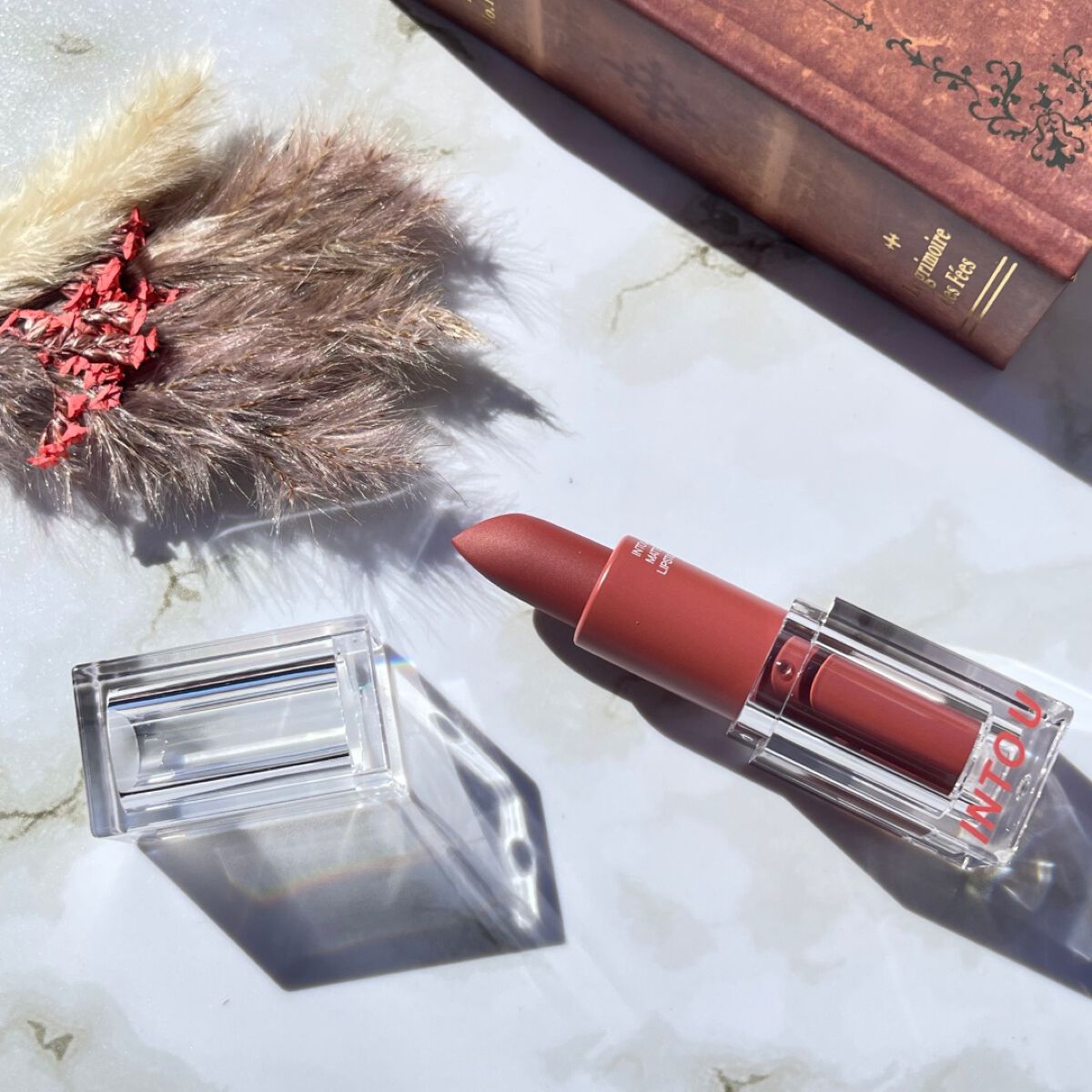 フェザーマットリップスティック/INTO U/口紅を使ったクチコミ（2枚目）