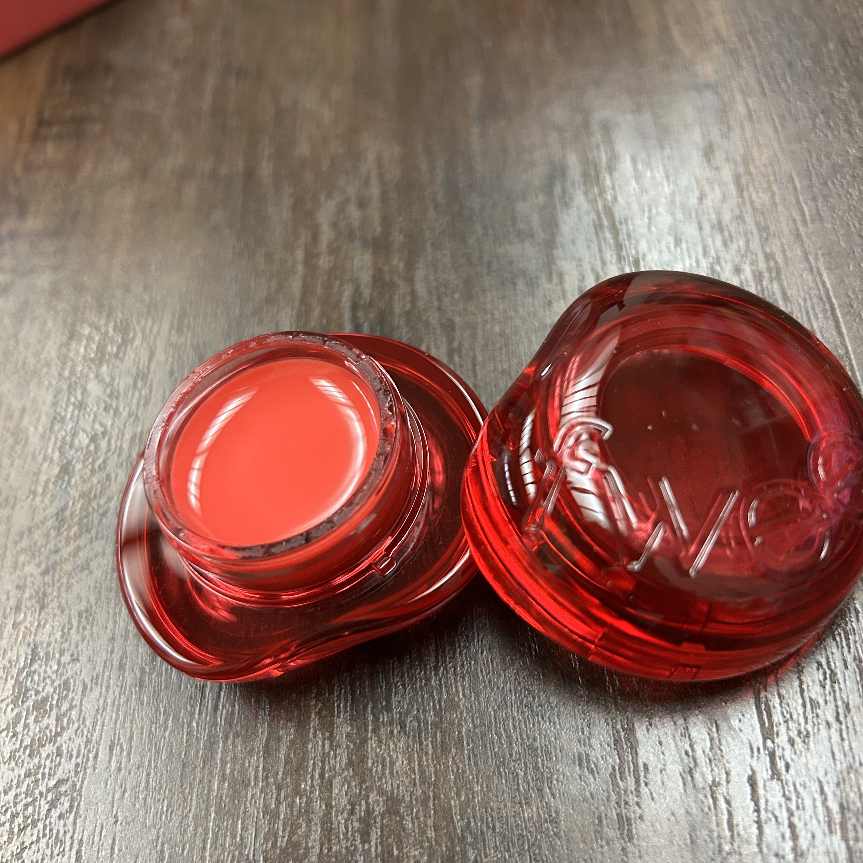 フィー リップアンドチーク グローイジェリーポット JC01 ハニーピーチ/fwee/リップグロスを使ったクチコミ（2枚目）