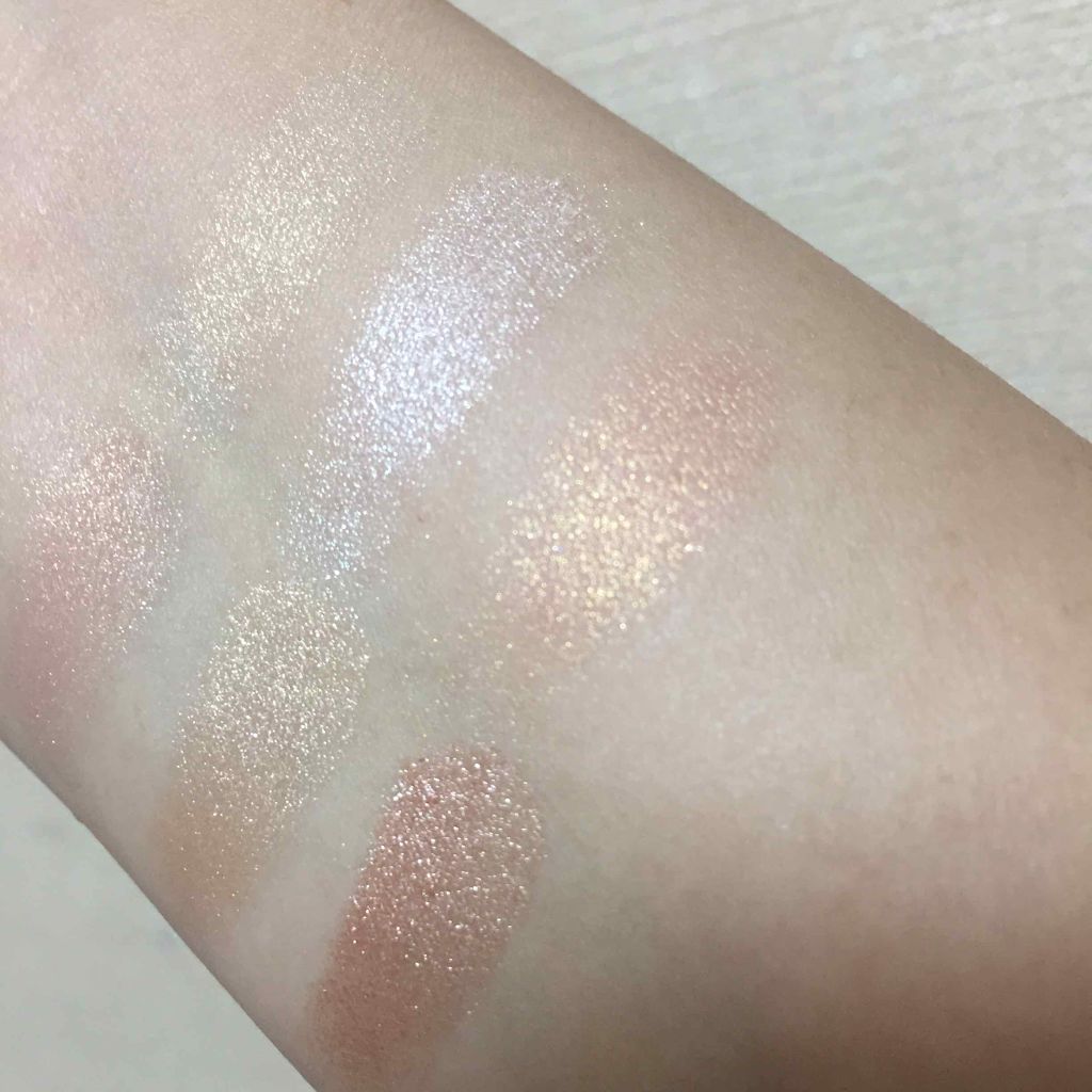 ColourPop GIMME MORE プレスト パウダー ハイライターのクチコミ「カラーポップ   
GIMME MORE

久しぶりのカラーポップの投稿です😁
最近は時短メイ.....」（3枚目）