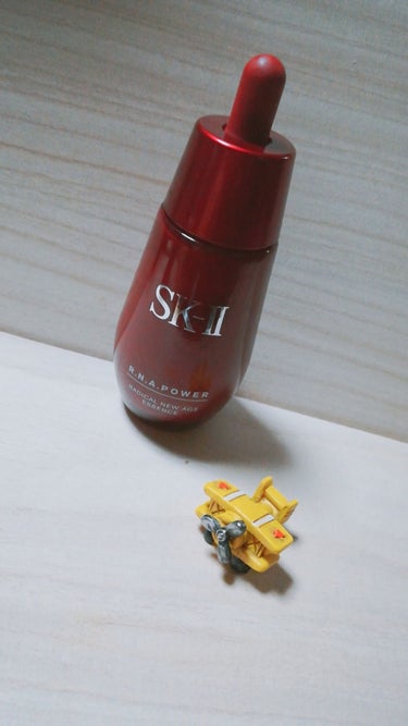 SK-II R.N.A. パワー ラディカル ニュー エイジ エッセンスのクチコミ「ずーっときになっていたものを
使い始めてすぐ大きいボトルを購入しました🌼

毛穴が開いて、
す.....」（1枚目）