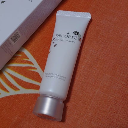 DECORTÉ キモノ サクラ パフュームド ハンドクリームのクチコミ「購入品メモ。
発売日に注文したハンドクリームが届いた。
桜の香りと石鹸の香りが混ざったような優.....」(3枚目)
