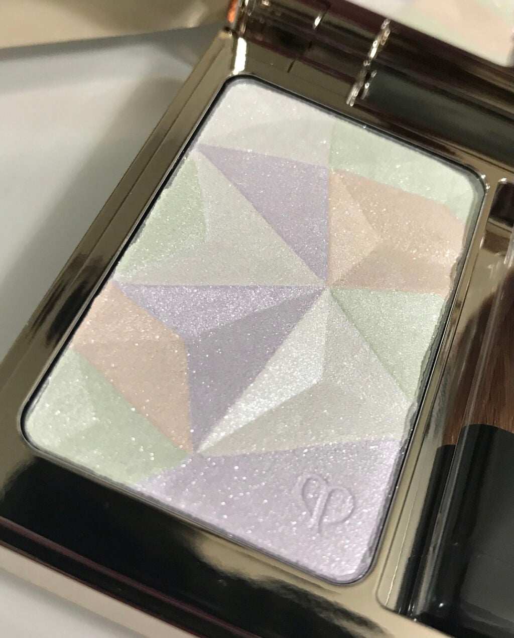 クレ・ド・ポー ボーテ レオスールデクラ/クレ・ド・ポー ボーテ/パウダーハイライトを使ったクチコミ(2枚目)