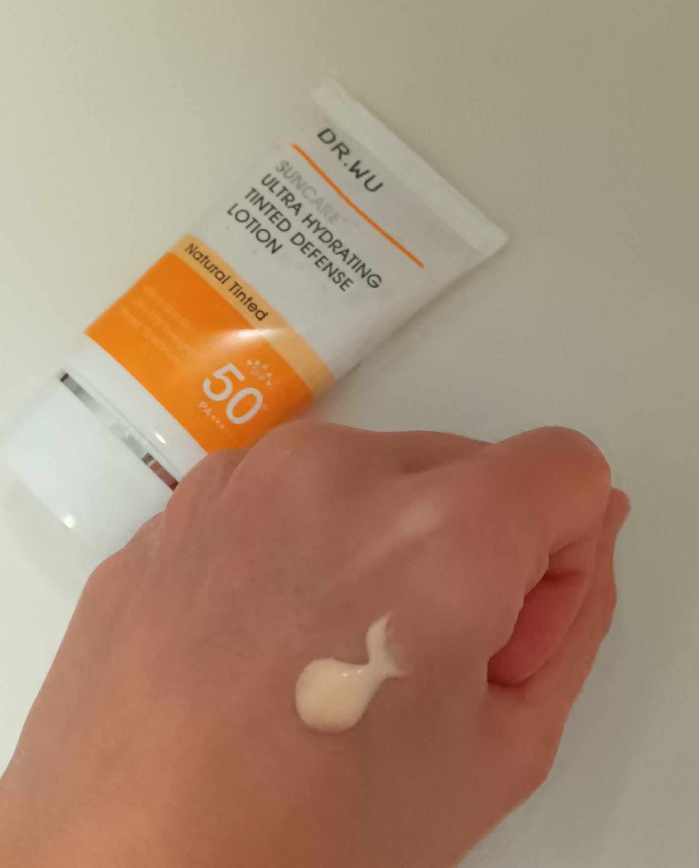 サンスクリーン+モイスト(色付き)<日焼け止め>/DR.WU/日焼け止めローションを使ったクチコミ(1枚目)