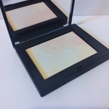 NARS ライトリフレクティング プリズマティックパウダーのクチコミ「#コスメ購入品
NARS　ライトリフレクティング プリズマティックパウダー

サラッサラになる.....」（2枚目）