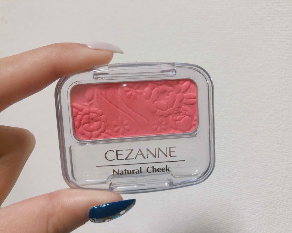 セザンヌ
ナチュラル チークN
15 クリアレッド


マットタイプのきれいな赤色。
濃くみえるけど、肌なじみがよくてクリアな発色。

このチークシリーズの他の色に比べれば発色いい方だと思う。
血色感のあるぽってりほっこりした顔になるで。

