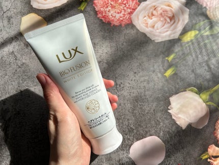 LUX バイオフュージョン ホワイトエディション バイタルリペア トリートメントのクチコミ「特にダメージが気になる髪におすすめ!
LUXバイオフュージョン ホワイトエディション。
バイ.....」(2枚目)