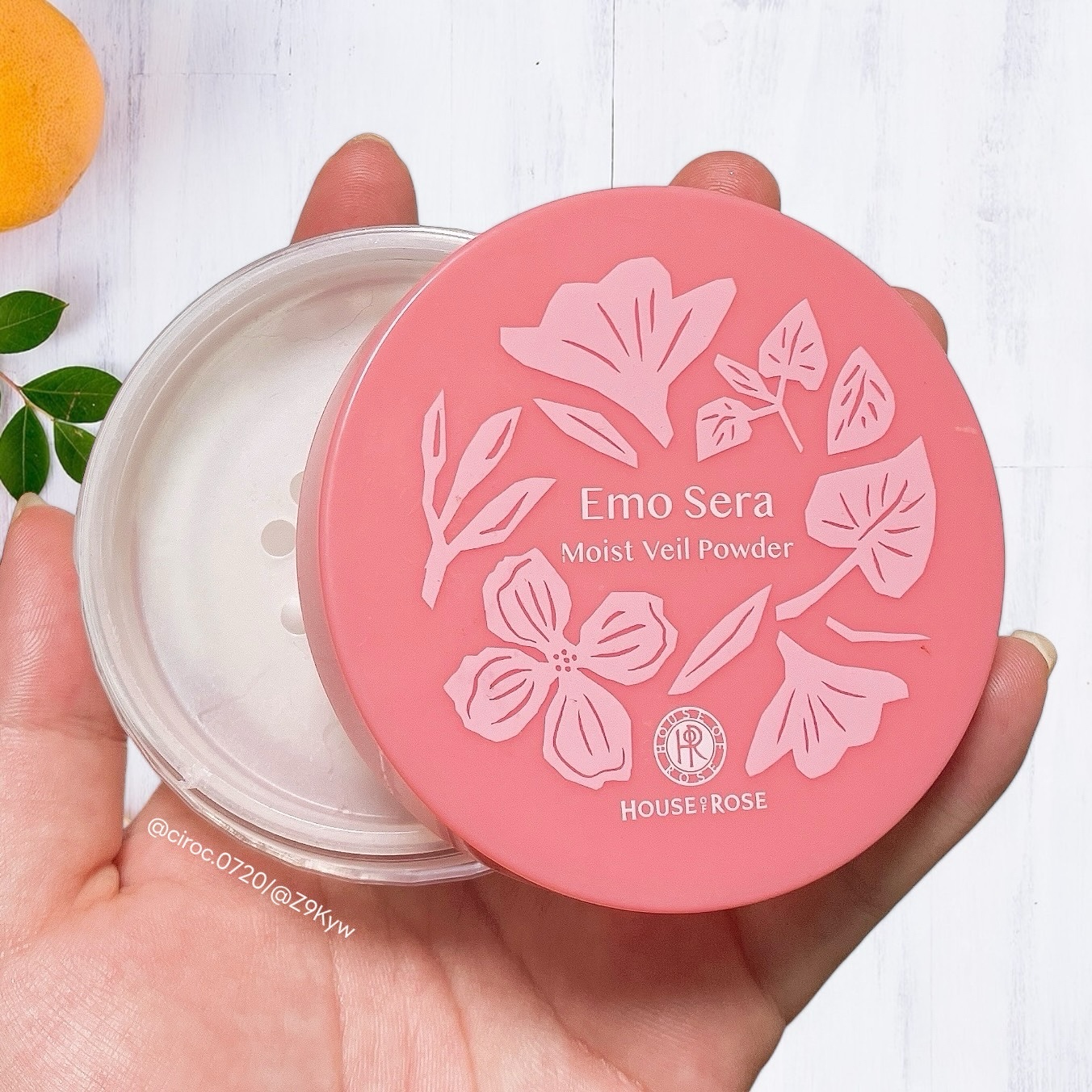 エモセラ モイストヴェールパウダー/ハウス オブ ローゼ/ルースパウダーを使ったクチコミ（3枚目）