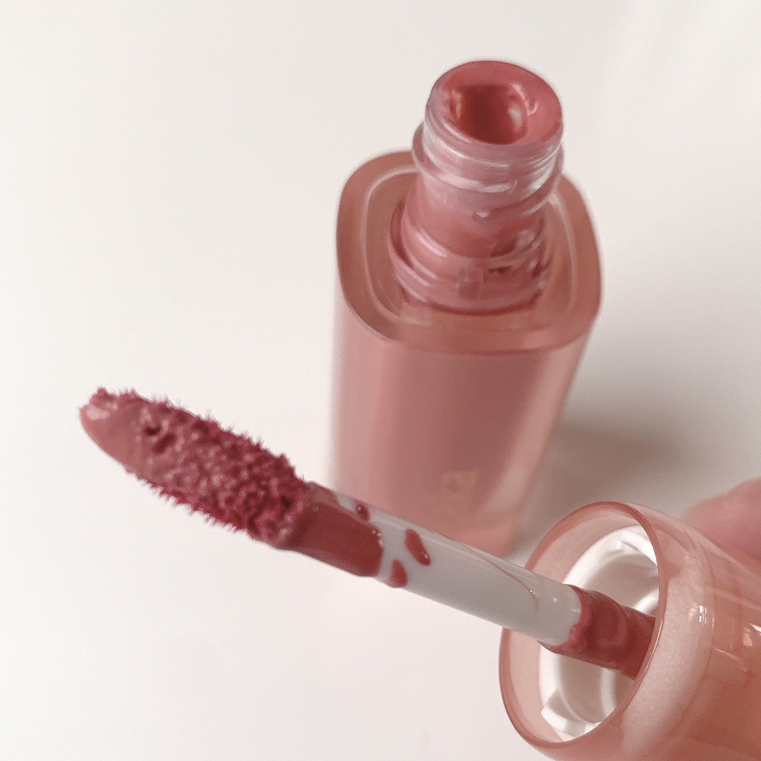 ジェリーイングヌードグロス/Laka/リップグロスを使ったクチコミ（3枚目）