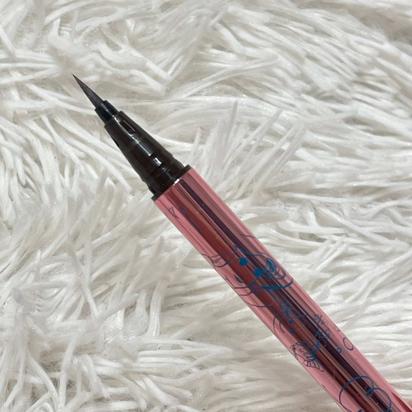 リキッドアイライナーR4/ラブ・ライナー/リキッドアイライナーを使ったクチコミ(1枚目)