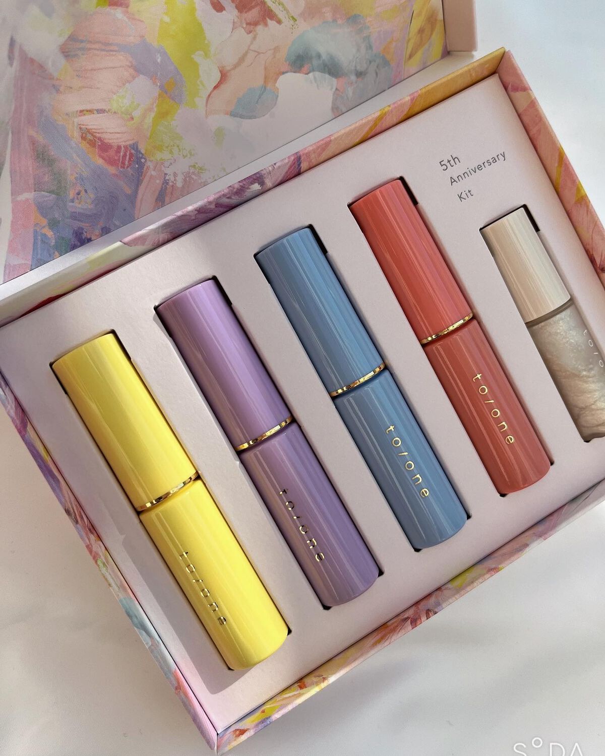 5th アニバーサリー キット /to/one/メイクアップキットを使ったクチコミ(5枚目)