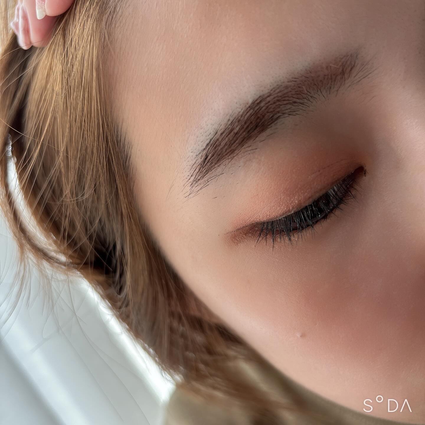 カラーリングアイブロウ 53 ココアブラウン/ヘビーローテーション/眉マスカラを使ったクチコミ（3枚目）