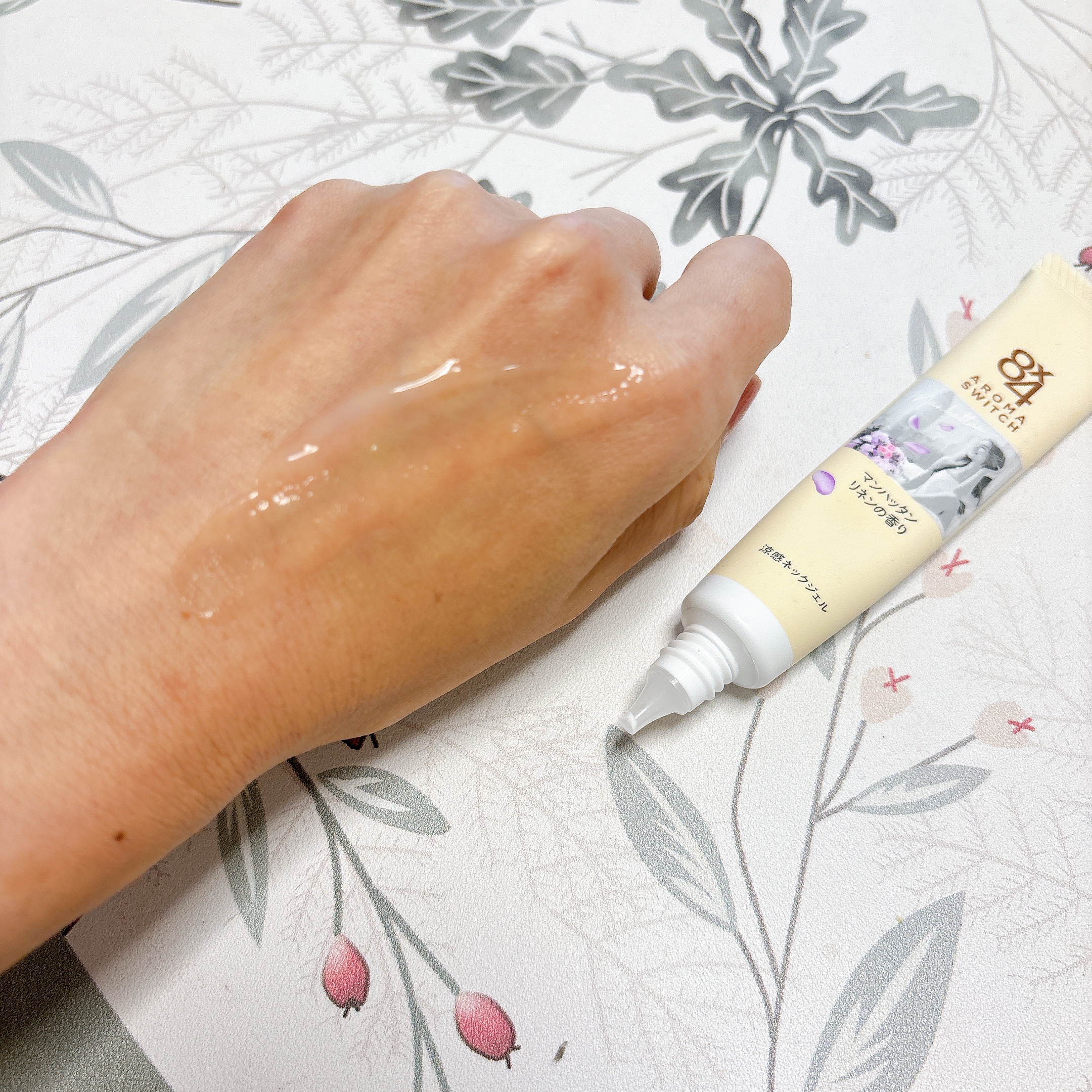 8x4 アロマスイッチ 涼感ネックジェル マンハッタンリネンの香り/８ｘ４/デオドラント・制汗剤を使ったクチコミ（3枚目）