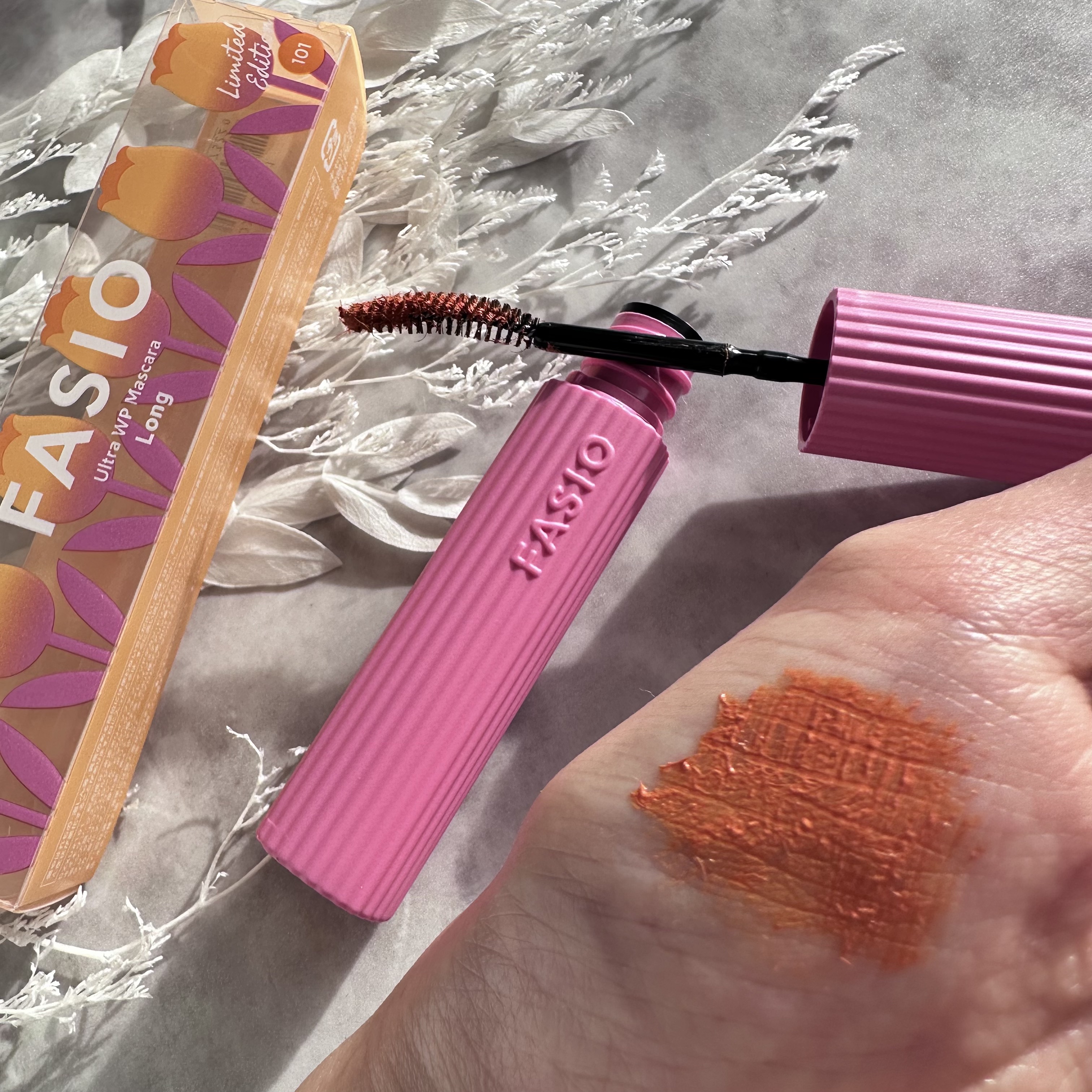 ウルトラ WP マスカラ(ロング) 101 照れ屋な恋人(限定)/FASIO/マスカラを使ったクチコミ（2枚目）