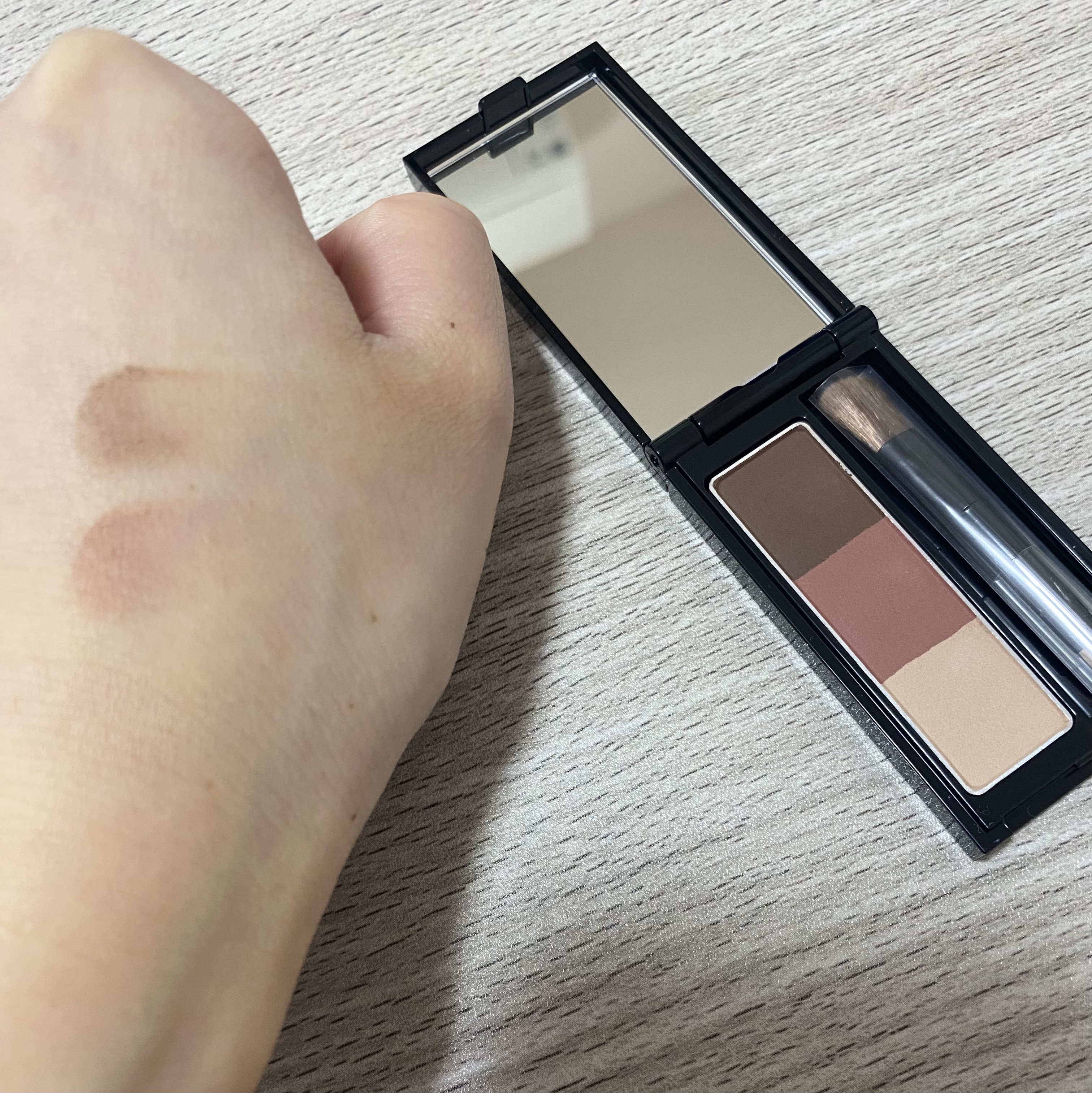 ケイト デザイニングアイブロウ3D EX-8 ブラウンピンク系(本体)/KATE/パウダーアイブロウを使ったクチコミ（2枚目）