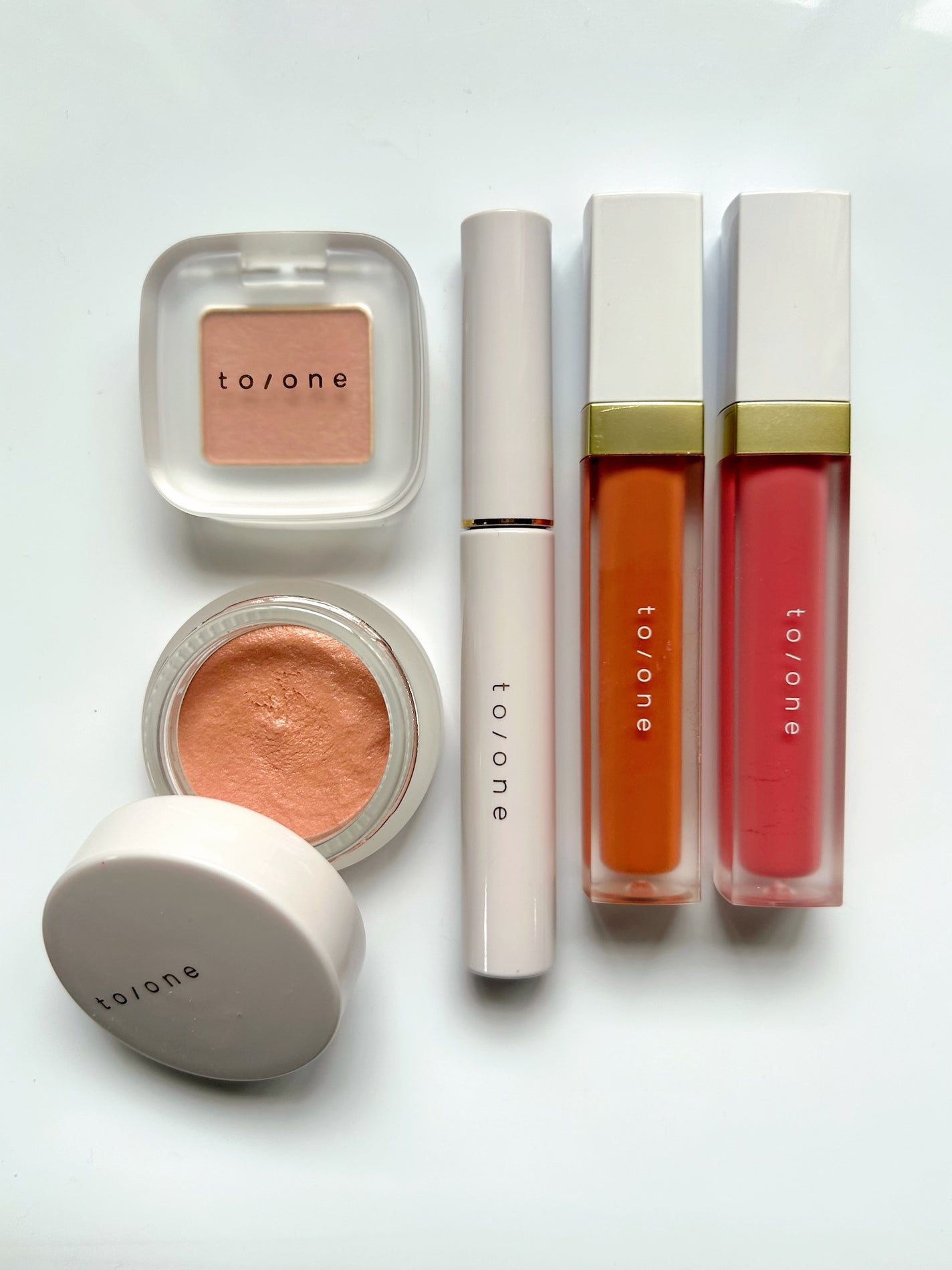 トーン ペタル エッセンス カラー バター/to/one/リップグロスを使ったクチコミ(1枚目)