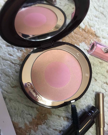 チーク トゥー シック/Charlotte Tilbury/パウダーチークを使ったクチコミ(4枚目)