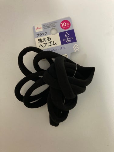 DAISO
洗えるヘアゴム

毛量が多い私には有難い安心の太さ。
髪の毛が崩れる心配がなくて本当に助かる。

#DAISO#洗えるヘアゴム
#ヘアゴム#プチプラ