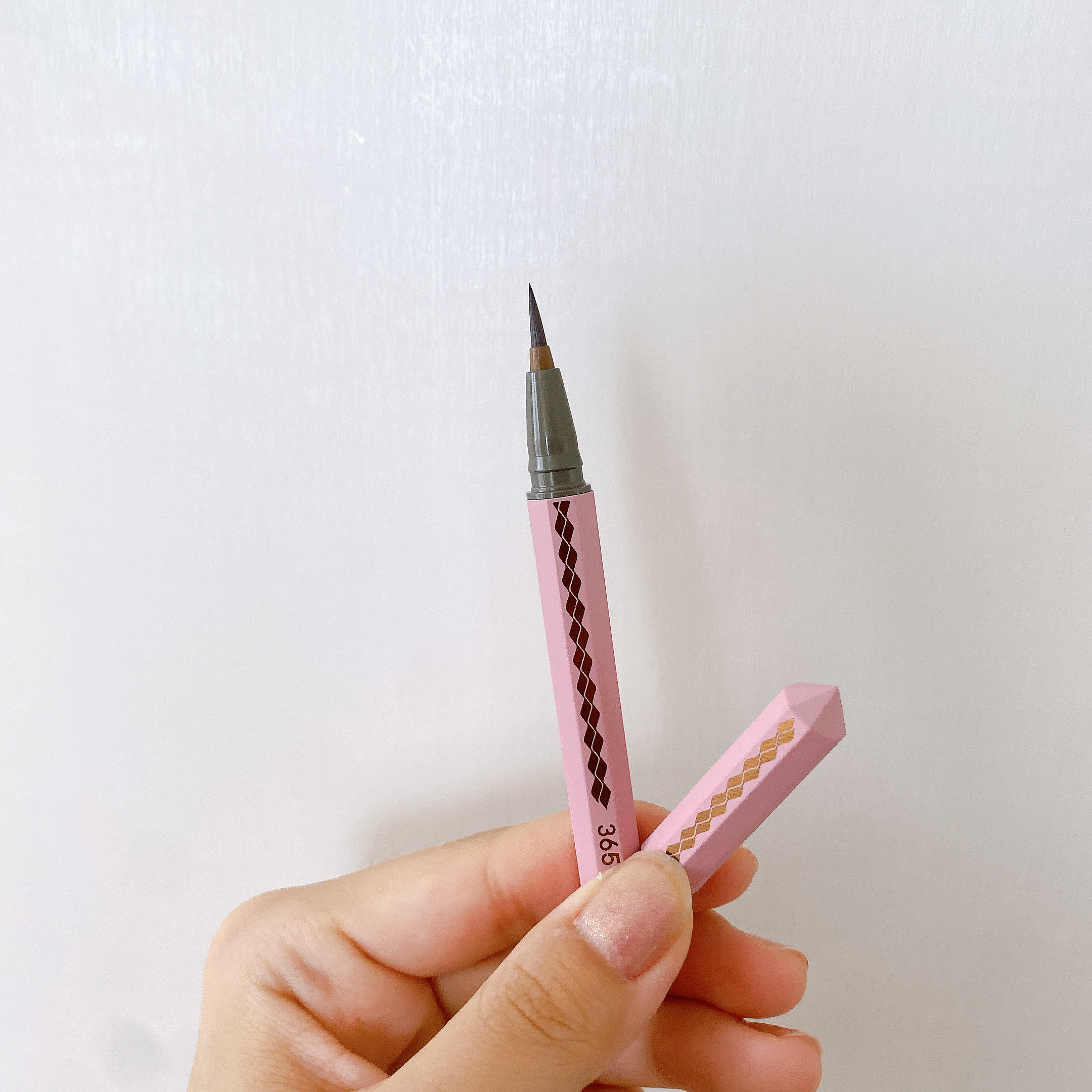 リキッドアイライナー  ディファイングレー(Define Gray)/3650/リキッドアイライナーを使ったクチコミ（1枚目）