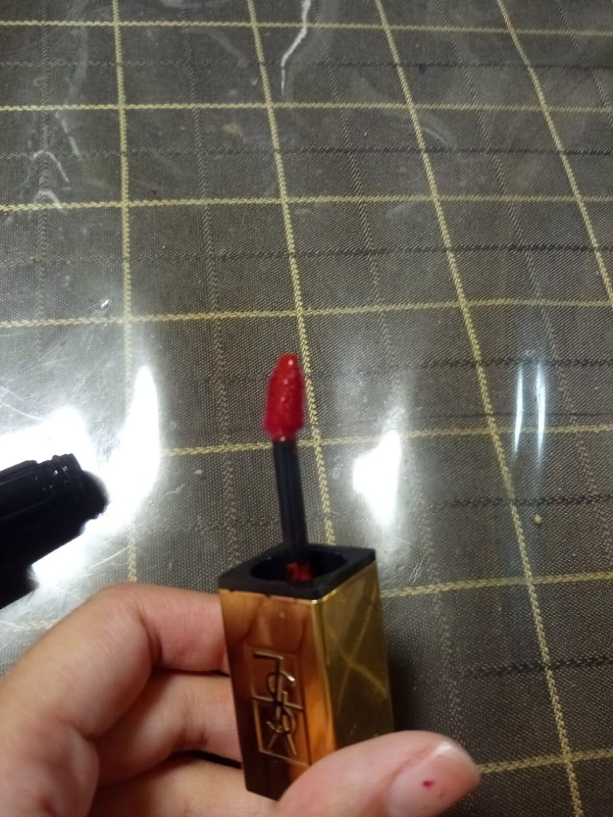 ルージュ ピュールクチュール ヴェルニ No.46 ルージュスフマート/YVES SAINT LAURENT BEAUTE/口紅を使ったクチコミ（2枚目）