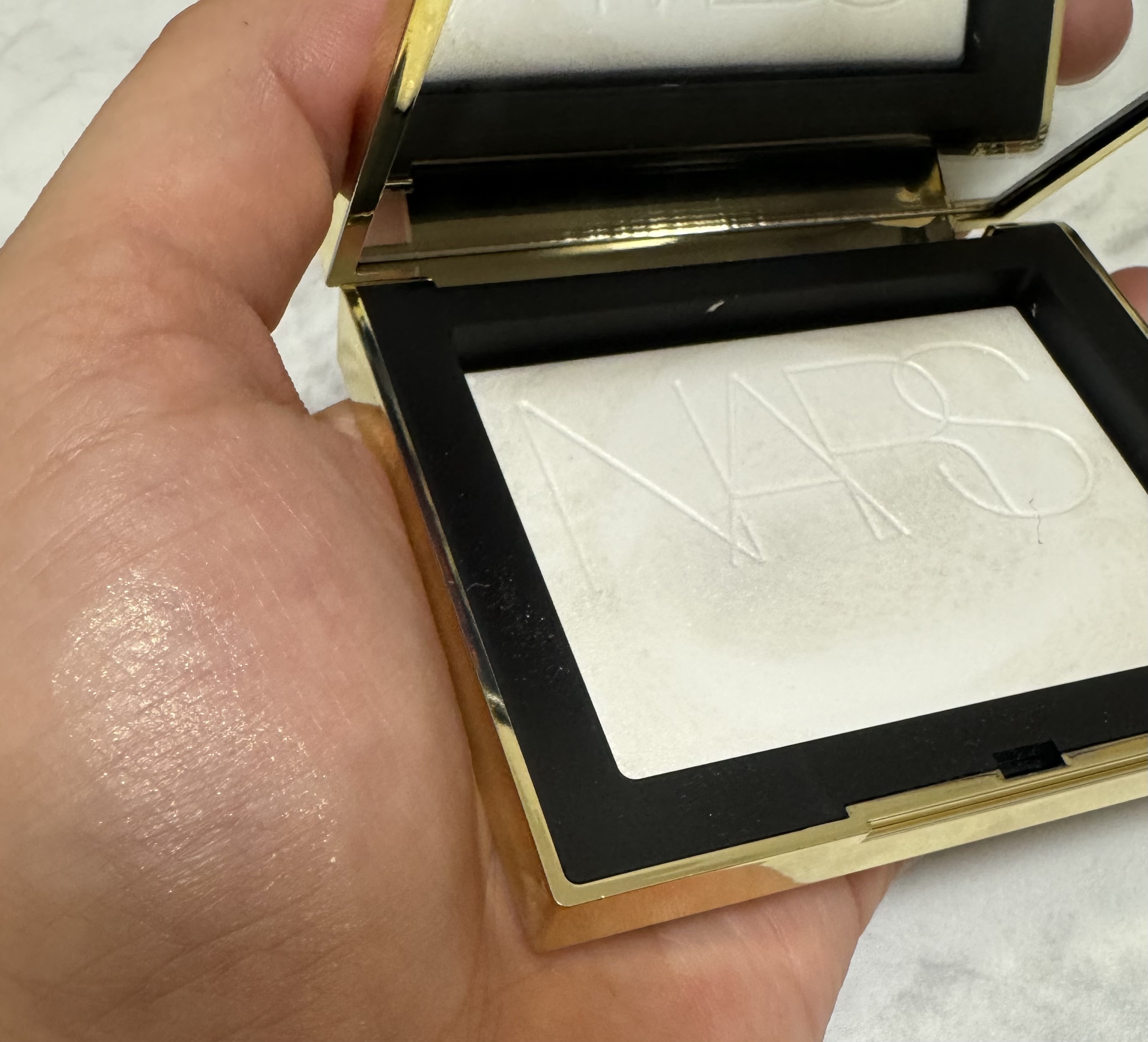 ライトリフレクティング プリズマティックパウダー 04192（限定色）/NARS/プレストパウダーを使ったクチコミ（2枚目）