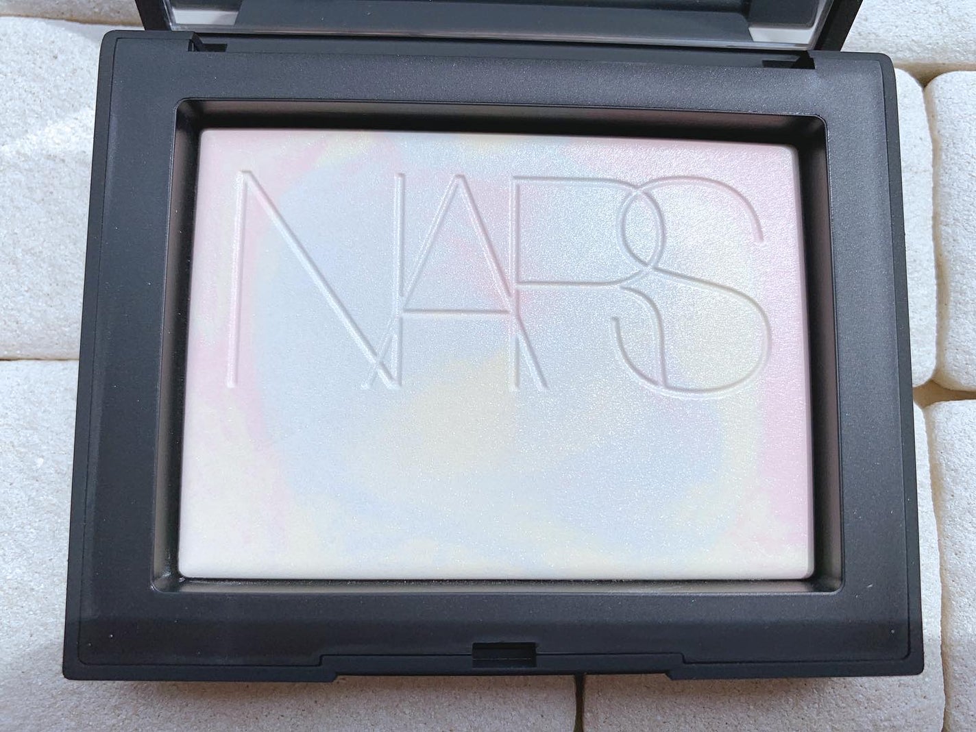 ライトリフレクティング プリズマティックパウダー/NARS/プレストパウダーを使ったクチコミ(2枚目)