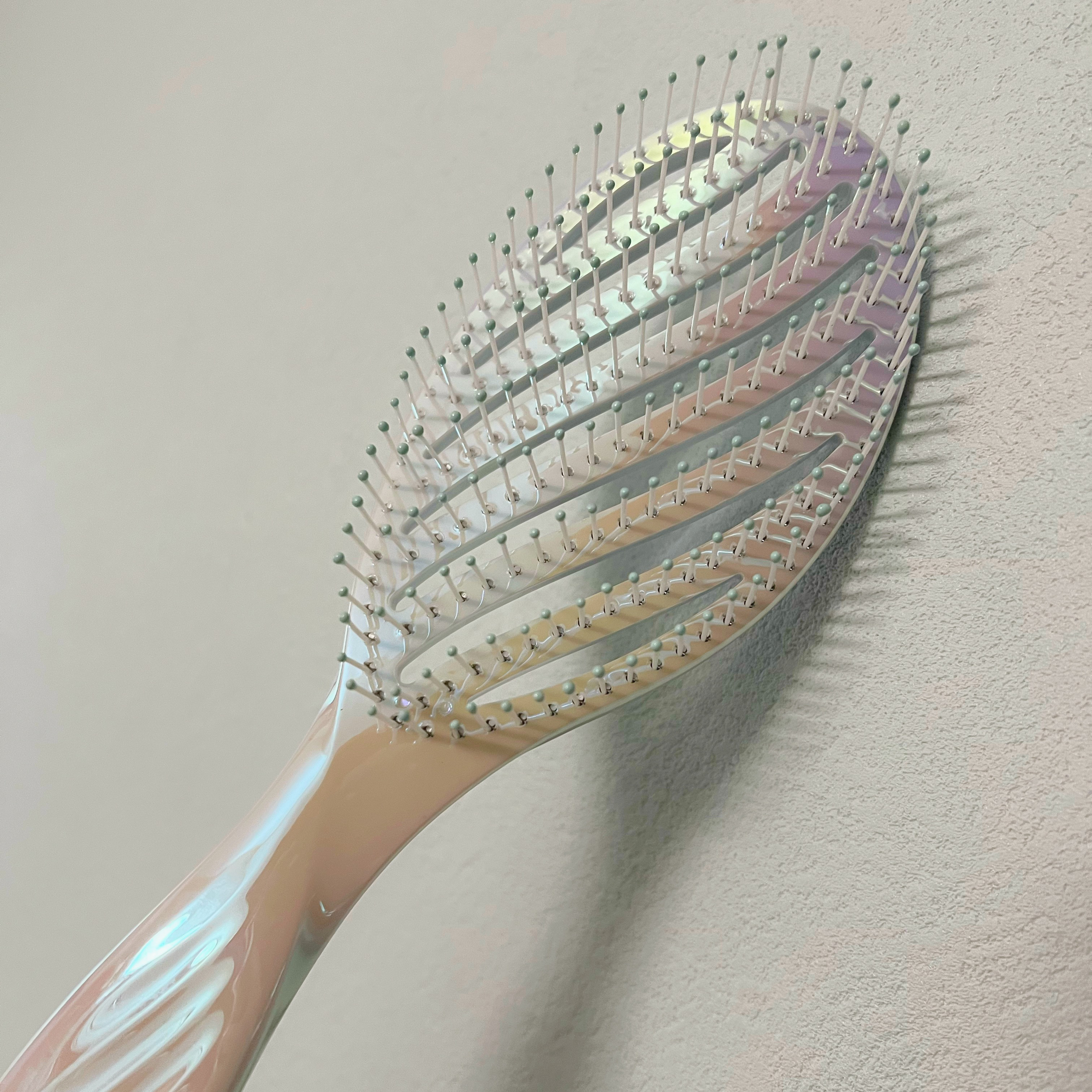 THREEPPY 速乾ヘアブラシのクチコミ「THREEPPY速乾ヘアブラシホワイト

公式より
 ⭐︎ ドライヤーの風が通り抜けやすいデザ.....」（1枚目）