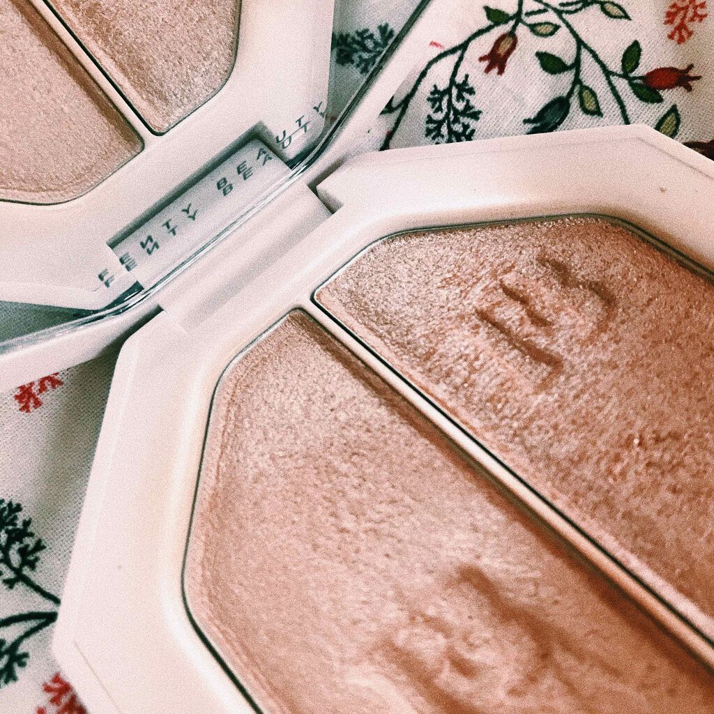 暇人えむの部屋 on LIPS 「FENTYBEAUTYリアーナ様のプロデュースこれはハイライト..」(2枚目)