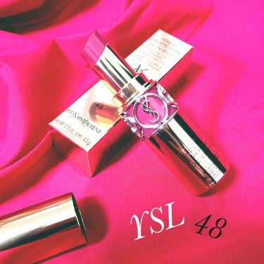 Yves Saint Laurent
ルージュヴォリュプテシャイン Ｎｏ．48

3連続目のブランドコスメ👀👀👀
秋色の可愛いリップを探してこちらを購入。
想像していたより顔に馴染みやすくて、赤過ぎない